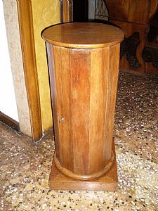 comodino a colonna